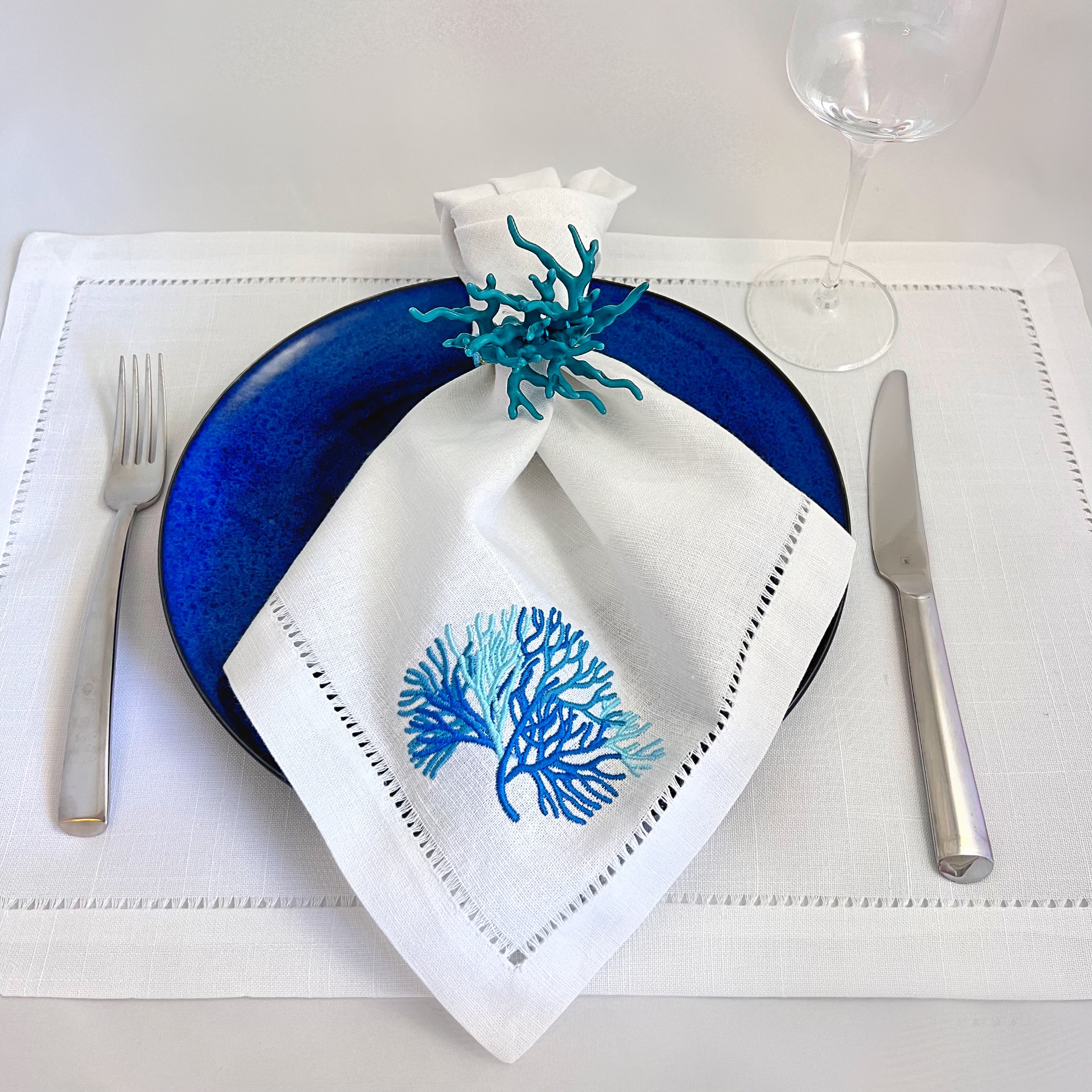 Tablescapes and table accessories, beaded napkin rings, linen napkins and placemats.