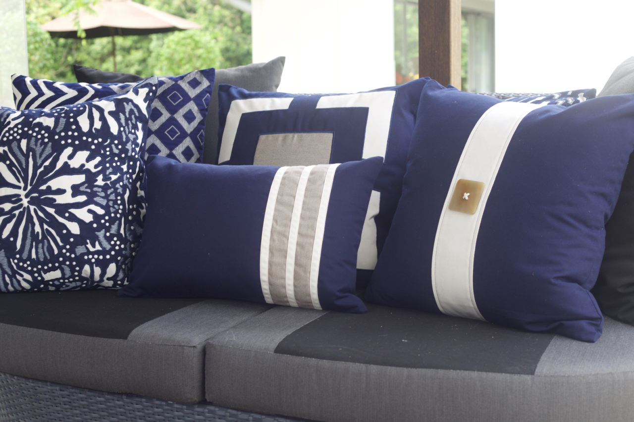Bandhini Outdoor Navy & Beige Panel Cushion